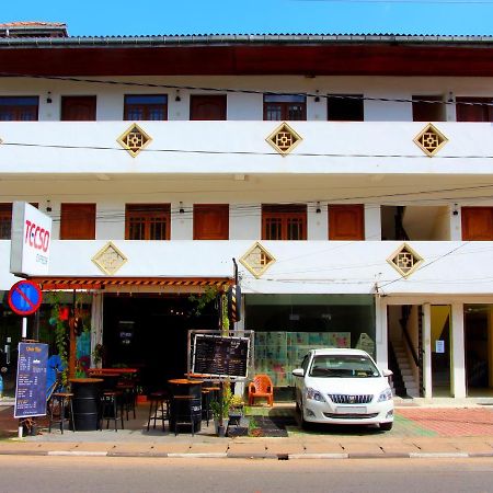 Holiday Guest Inn Negombo Buitenkant foto