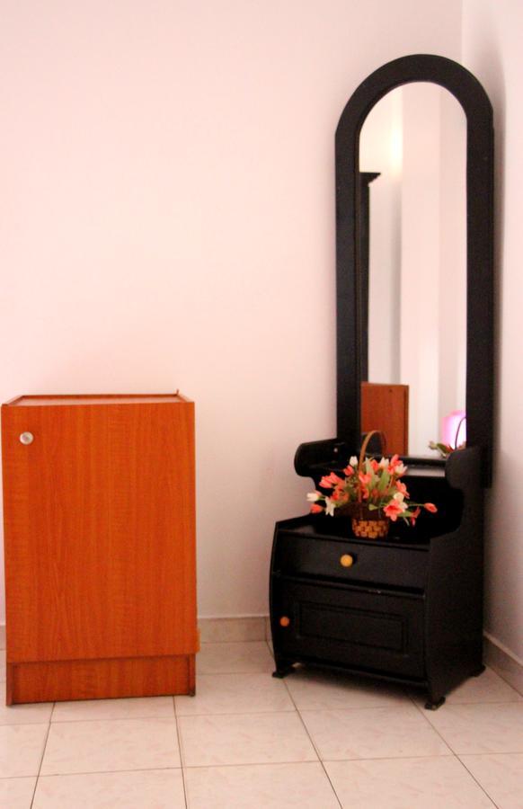 Holiday Guest Inn Negombo Buitenkant foto