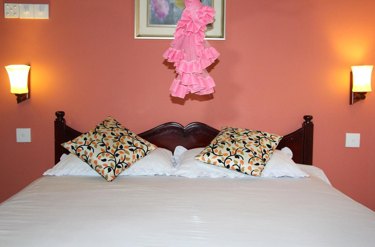 Holiday Guest Inn Negombo Buitenkant foto