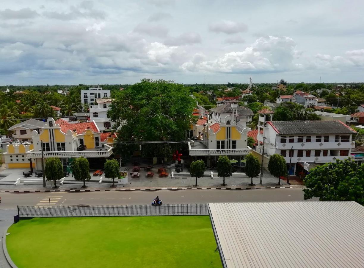 Holiday Guest Inn Negombo Buitenkant foto